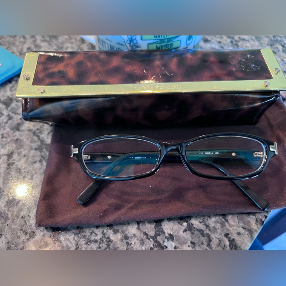 Tory Burch Glasses with cover and case